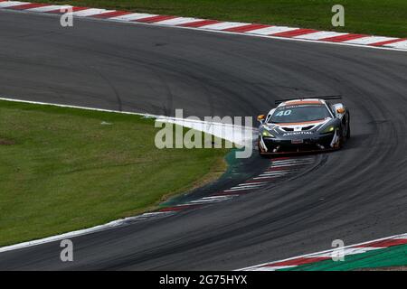 Castle Donington, Großbritannien. Juli 2021. Fox Motorsport (#40) McLaren 570S GT4 von Nick Halstead & Jamie Stanley GT4 Pro/am während der Intelligent Money British GT Championship am 11. Juli 2021 im Donington Park, Leicestershire, England. Quelle: Jurek Biegus/Alamy Live News Stockfoto