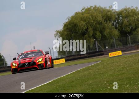 Castle Donington, Großbritannien. Juli 2021. Car Gods with Ciceley Motorsport (#25) Mercedes-AMG GT4 von Dave Whitmore & Jake Giddings GT4 Pro/am während der Intelligent Money British GT Championship am 11. Juli 2021 im Donington Park, Leicestershire, England. Quelle: Jurek Biegus/Alamy Live News Stockfoto