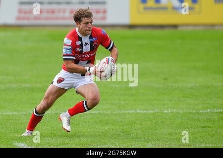 Castleford, Großbritannien. Juli 2021. Chris Atkin (18) von Salford Red Devils in Aktion während der Rugby League Betfred Super League Castleford Tigers vs Salford Red Devils im Mend-A-Hose Stadium, Castleford, UK Credit: Dean Williams/Alamy Live News Stockfoto