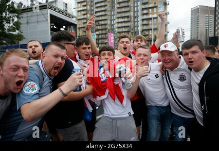 London, England, 11. Juli 2021. England-Fans kommen während des UEFA-Europameisterschaftsfinales im Wembley-Stadion in London in der Nähe des Stadions an. Bildnachweis sollte lauten: David Klein / Sportimage Kredit: Sportimage/Alamy Live News Stockfoto