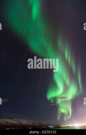 Aurora Green Lights am Hafen von Reykjavik Stockfoto