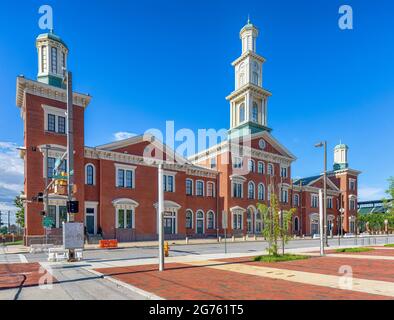 Camden Station, ursprünglich ein B&O-Terminal, mit neu konstruierten Turm und Kuppeln. 301 West Camden Street Stockfoto