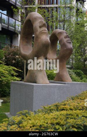 London, Großbritannien: „Search for Enlightenment“, ein Kunstwerk von Simon Gudgeon in der Nähe des Hyde Parks Stockfoto