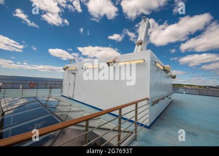 Zentrum und Heckdeck der MV F. A. Gauthier Fähre zwischen Baie Comeau und Matane in Quebecs Gaspesie. Stockfoto