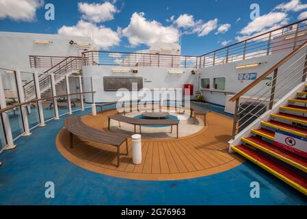 Zentrum und Heckdeck der MV F. A. Gauthier Fähre zwischen Baie Comeau und Matane in Quebecs Gaspesie. Stockfoto