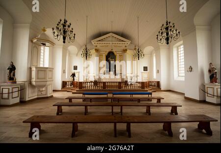 Innenansicht der katholischen Kirche in der französischen Fortresse Louisbourg, Nova Scotia. Stockfoto