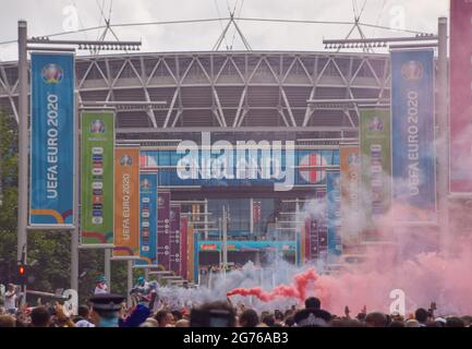 London, Großbritannien. Juli 2021. Auf dem Bildschirm im Wembley Stadium wird „England“ vor dem Finale der EM 2020 zwischen England und Italien angezeigt. Kredit: SOPA Images Limited/Alamy Live Nachrichten Stockfoto