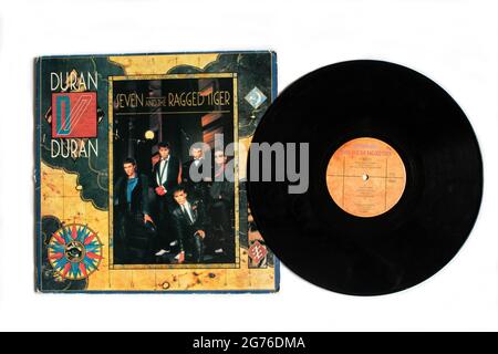Englische New Wave Rock Band, Duran Duran Musikalbum auf Vinyl LP Disc. Titel: Seven and the Ragged Tiger Album Cover Stockfoto