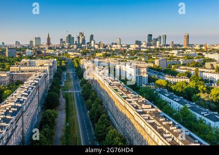 Luftaufnahme des Warschauer Stadtzentrums am Morgen von der Andersa-Straße aus gesehen Stockfoto