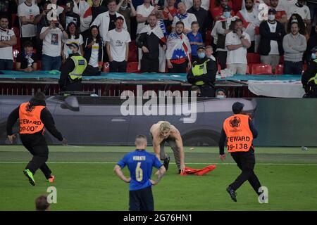 London, Großbritannien. Juli 2021. Invasion des Feldes während des UEFA Euro 2020-Finalspiels zwischen Italien und England im Wembley-Stadion in London (England), 11. Juli 2021. Foto Andrea Staccioli/Insidefoto Kredit: Insidefoto srl/Alamy Live News Stockfoto