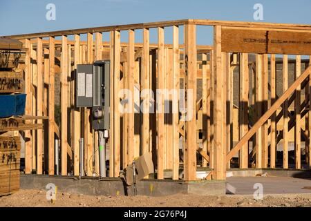 Der Rahmen eines neuen Hauses, das gerade gebaut wird Stockfoto