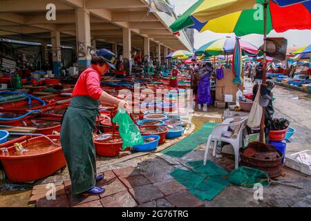 12. Juli 2021-Samcheok-A Blick auf das Dorf und die Hafenstadt von Donghae, Südkorea. Stockfoto