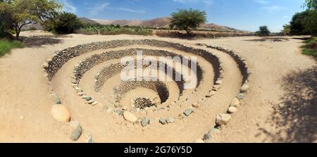 Cantalloc Aquädukt in Nazca, spiralförmige oder kreisförmige Aquädukte oder Brunnen, Peru Stockfoto