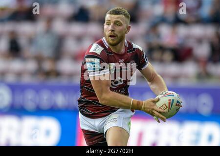 Wigan, Großbritannien. Juli 2021. Jackson Hastings (31) von Wigan Warriors mit dem Ball in Wigan, Vereinigtes Königreich am 7/11/2021. (Foto von Simon Whitehead/News Images/Sipa USA) Quelle: SIPA USA/Alamy Live News Stockfoto