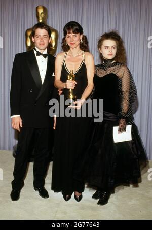 Matthew Broderick und Helena Bonham-Carter bei den Academy Awards 1987 am 30. März 1987. Quelle: Ralph Dominguez/MediaPunch Stockfoto