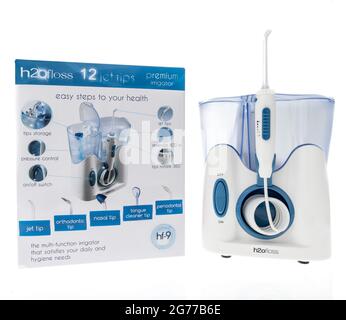 Winneconne, WI -11 Juli 2021: Ein Paket von H20floss Wasserflosser auf einem isolierten Hintergrund Stockfoto