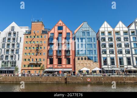 DANZIG, POLEN - 13. Juni 2021: Danzig, Polen - 13 2021. Juni „das neue Gebäude in der Altstadt von Danzig“ Stockfoto