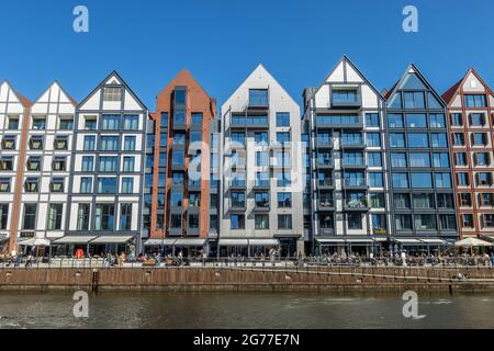 DANZIG, POLEN - 13. Juni 2021: Danzig, Polen - 13 2021. Juni „das neue Gebäude in der Altstadt von Danzig“ Stockfoto