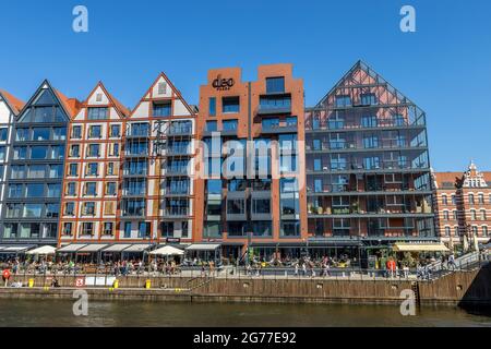 DANZIG, POLEN - 13. Juni 2021: Danzig, Polen - 13 2021. Juni „das neue Gebäude in der Altstadt von Danzig“ Stockfoto