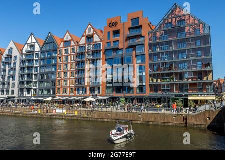 DANZIG, POLEN - 13. Juni 2021: Danzig, Polen - 13 2021. Juni „das neue Gebäude in der Altstadt von Danzig“ Stockfoto