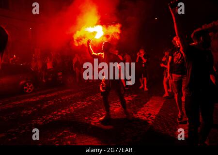 Rom, Italien. Juli 2021. Italienische Fans feiern den Sieg der italienischen Fußballnationalmannschaft (Foto: Matteo Nardone/Pacific Press) Quelle: Pacific Press Media Production Corp./Alamy Live News Stockfoto