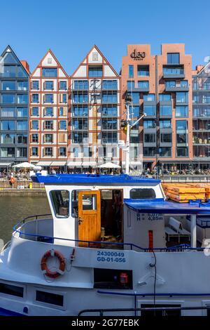 DANZIG, POLEN - 13. Juni 2021: Danzig, Polen - 13 2021. Juni „das neue Gebäude in der Altstadt von Danzig“ Stockfoto