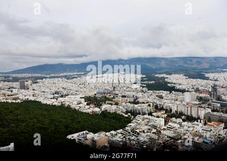 Blick auf die Stadt von der Spitze des Lycabettus-Hügels aus gesehen. Stockfoto