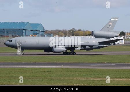 79-1946, ein McDonnell Douglas KC-10A Extender, der von der United States Air Force betrieben wird, am Prestwick International Airport in Ayrshire, Schottland. Stockfoto