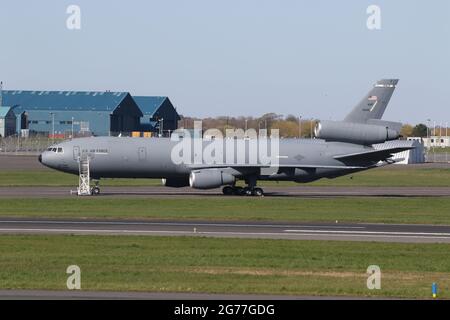 79-1946, ein McDonnell Douglas KC-10A Extender, der von der United States Air Force betrieben wird, am Prestwick International Airport in Ayrshire, Schottland. Stockfoto