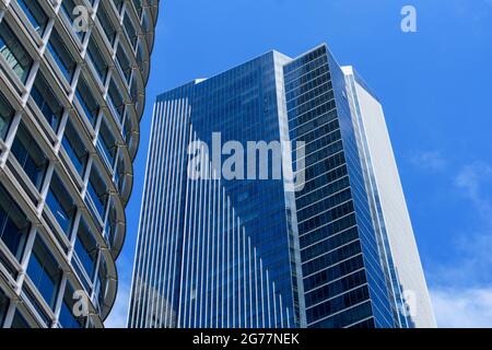 Salesforce Tower und Millennium Tower vom Salesforce Park and Transit Center - San Francisco, California, USA - 2021 Stockfoto