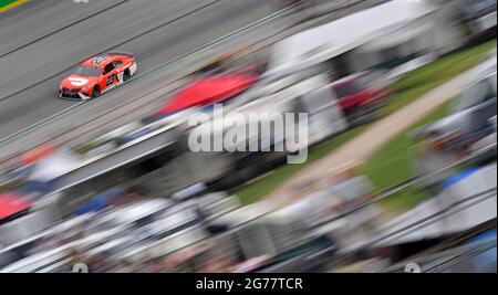 Hampton, GA, USA. Juli 2021. Der Fahrer der NASCar Cup Series, Bubba Wallace, fährt den Door Dash Toyota in Runde drei während des Quaker State 400 auf dem Atlanta Motor Speedway in Hampton, GA. Austin McAfee/CSM/Alamy Live News Stockfoto