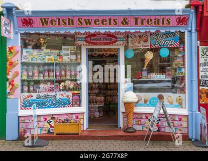 Traditionelles Süßwaren-Geschäft in Tenby, Pembrokeshire, Wales Stockfoto