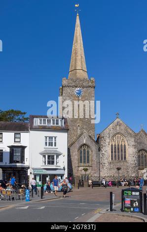 St. Mary's Church von der High Street, Tenby, Pembrokeshire, Wales Stockfoto