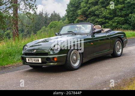 1994 90s Green ROVER MGR 3900cc Benzin-Cabrio unterwegs KLMC die Cars The Star Show in Holker Hall & Gardens, Grange-over-Sands, Großbritannien Stockfoto