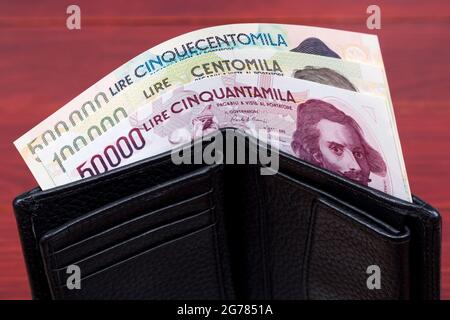 Italienisches Geld - Lira in der schwarzen Brieftasche Stockfoto