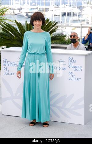 Palais des Festivals, Cannes, Frankreich. Juli 2021. Elena Lietti posiert auf der Fotocall „Three Floors“. Bild nach Kredit: Julie Edwards/Alamy Live News Stockfoto