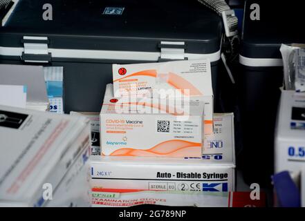 Impfung zur Verhinderung der Übertragung des Covid-19-Virus in Indonesien Stockfoto