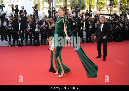 Cannes, Frankreich. Juli 2021. Die Schauspielerin Blanca Blanco nimmt an der Vorführung des Films „Tre Piani“ während der 74. Jährlichen Filmfestspiele von Cannes im Palais des Festivals Teil. Quelle: Stefanie Rex/dpa-Zentralbild/dpa/Alamy Live News Stockfoto