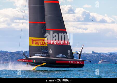 Der 36. America’s Cup, präsentiert von PRADA, Luna Rossa Prada Pirelli (Italien), Auckland, Neuseeland 14. März 2021. Stockfoto