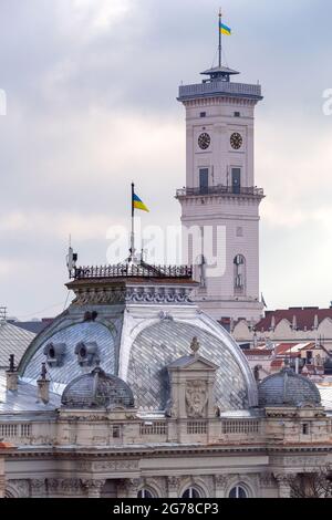 Luftaufnahme der Stadt von der Aussichtsplattform während des Tages. Lviv. Ukraine. Stockfoto