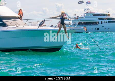 Der 36. America’s Cup wird von PRADA, New Zealand Supporters, im Hafen von Auckland präsentiert. Auckland, Neuseeland, 15. März 2021. Stockfoto