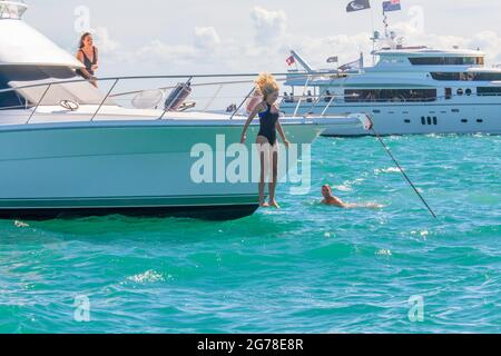 Der 36. America’s Cup wird von PRADA, New Zealand Supporters, im Hafen von Auckland präsentiert. Auckland, Neuseeland, 15. März 2021. Stockfoto