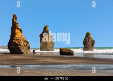 Three Sisters Beach, Tongaporutu, Taranaki, Nordinsel, Neuseeland, Ozeanien Stockfoto