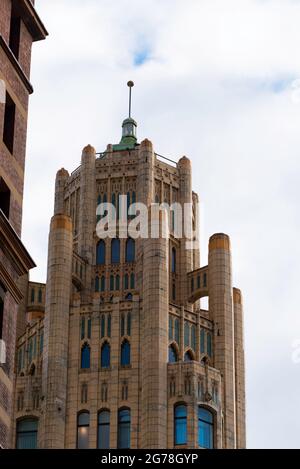 Der obere Teil des 12-stöckigen, 1930 erbauten, im gotischen Stil gebauten Grace Hotel in Sydney, New South Wales, Australien Stockfoto