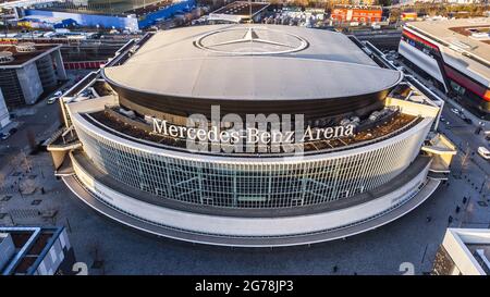 Mercedes Benz Arean in Berlin von oben - Luftaufnahme - Reisefotografie Stockfoto