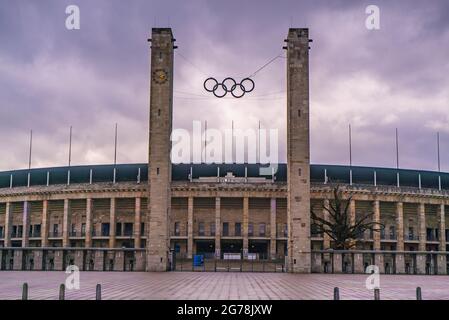 Olympiastadion Berlin am Olympiaplatz in Berlin - berühmtes Sportstadion - Reisefotografie Stockfoto