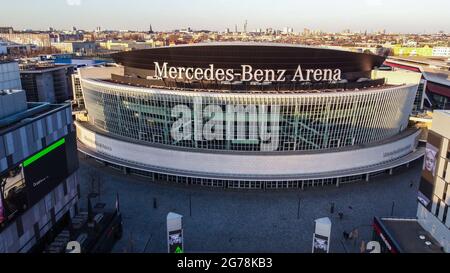 Mercedes Benz Arena in Berlin - Luftaufnahme - Stadtfotografie Stockfoto