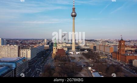 Alexanderplatz und Fernsehturm in Berlin - Stadtfotografie Stockfoto
