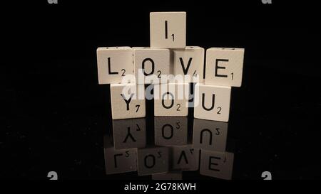 Buchstaben auf Würfel schreiben die Worte I Love You - Probe Objektiv Nahaufnahme Stockfoto