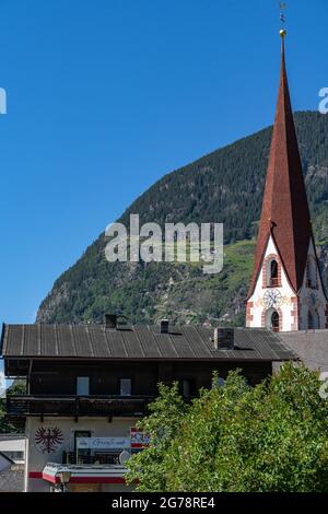 Europa, Österreich, Tirol, Ötztal Alpen, Ötztal, Umhausen, Blick von Umhausen auf das Farstplateau Stockfoto